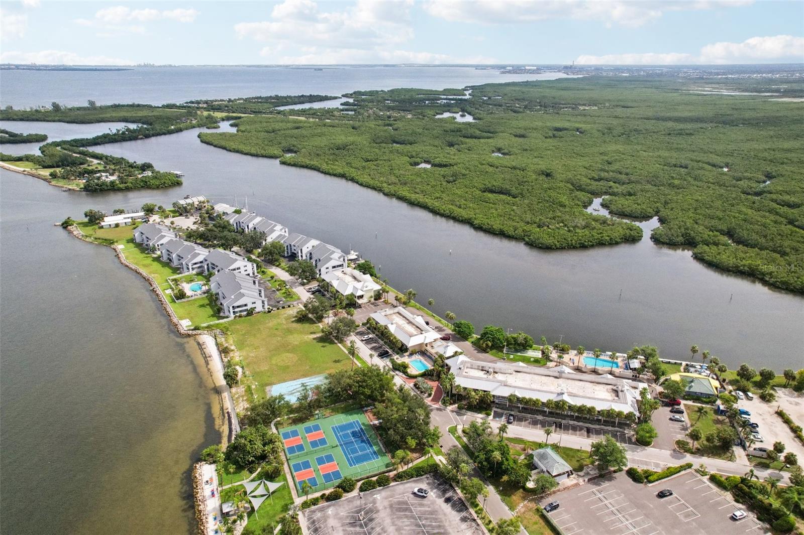 ISLAND RESORT AT MARINERS CLUB - Residential