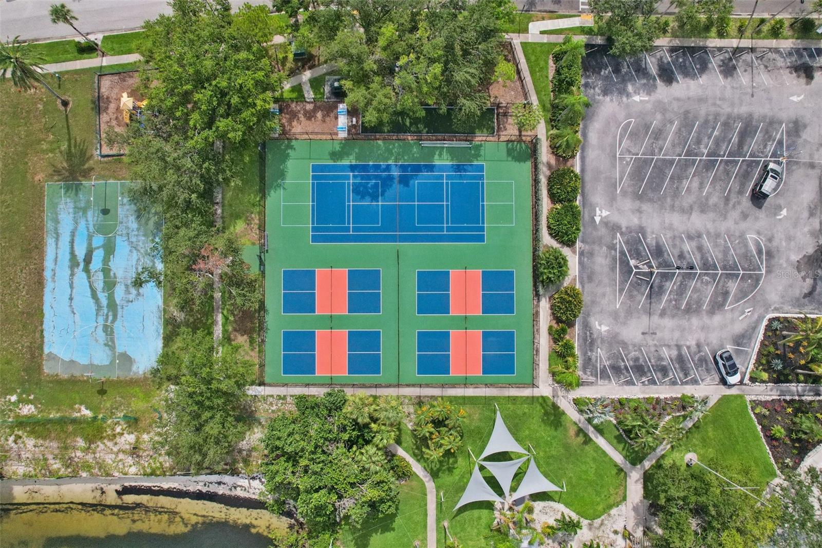 ISLAND RESORT AT MARINERS CLUB - Residential