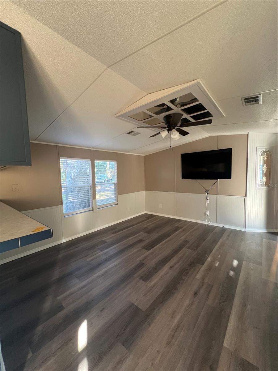 ZEPHYRHILLS COLONY CO - Residential Lease