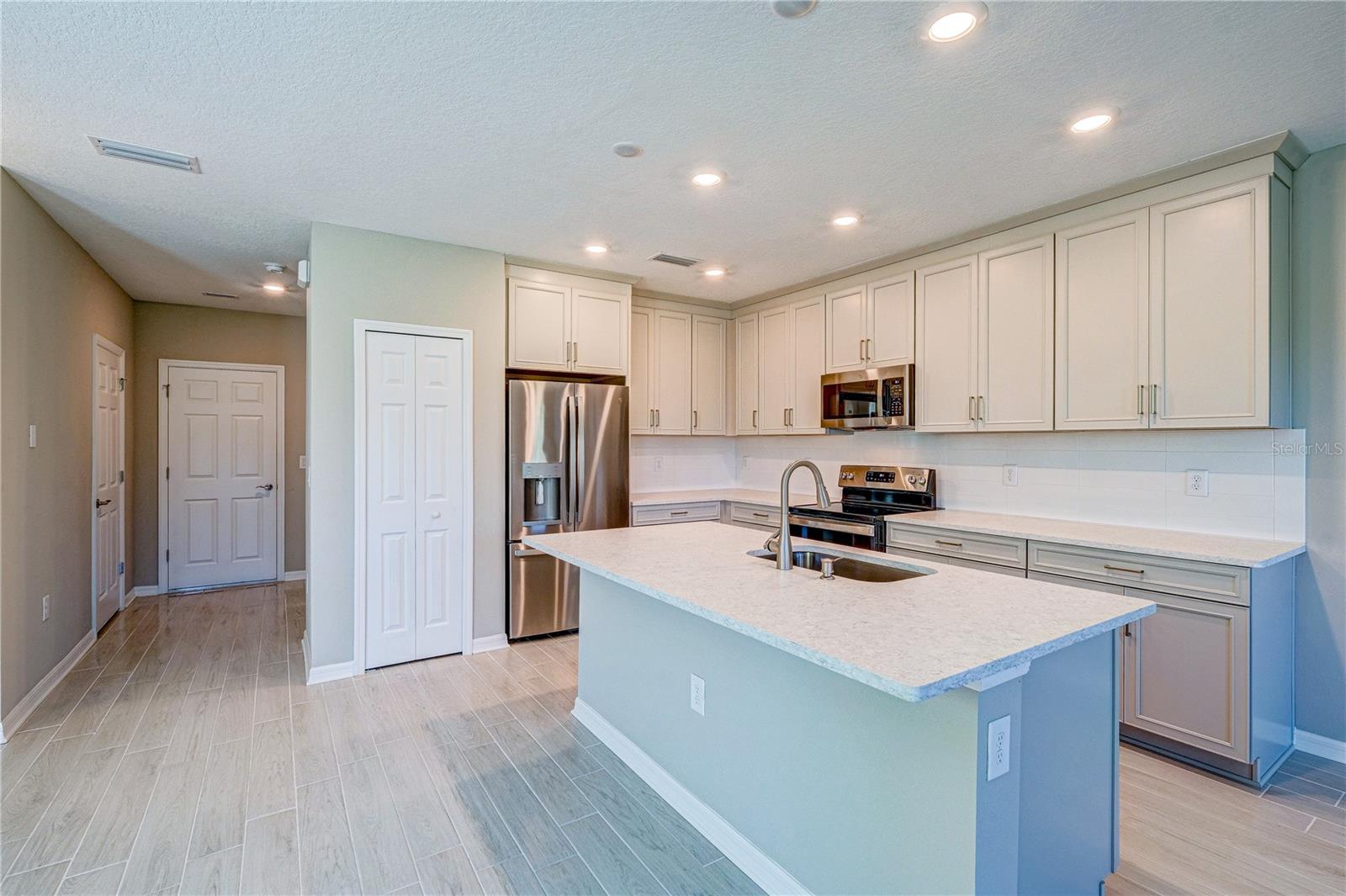 TREVESTA PH IIIC & IIID - Residential Lease