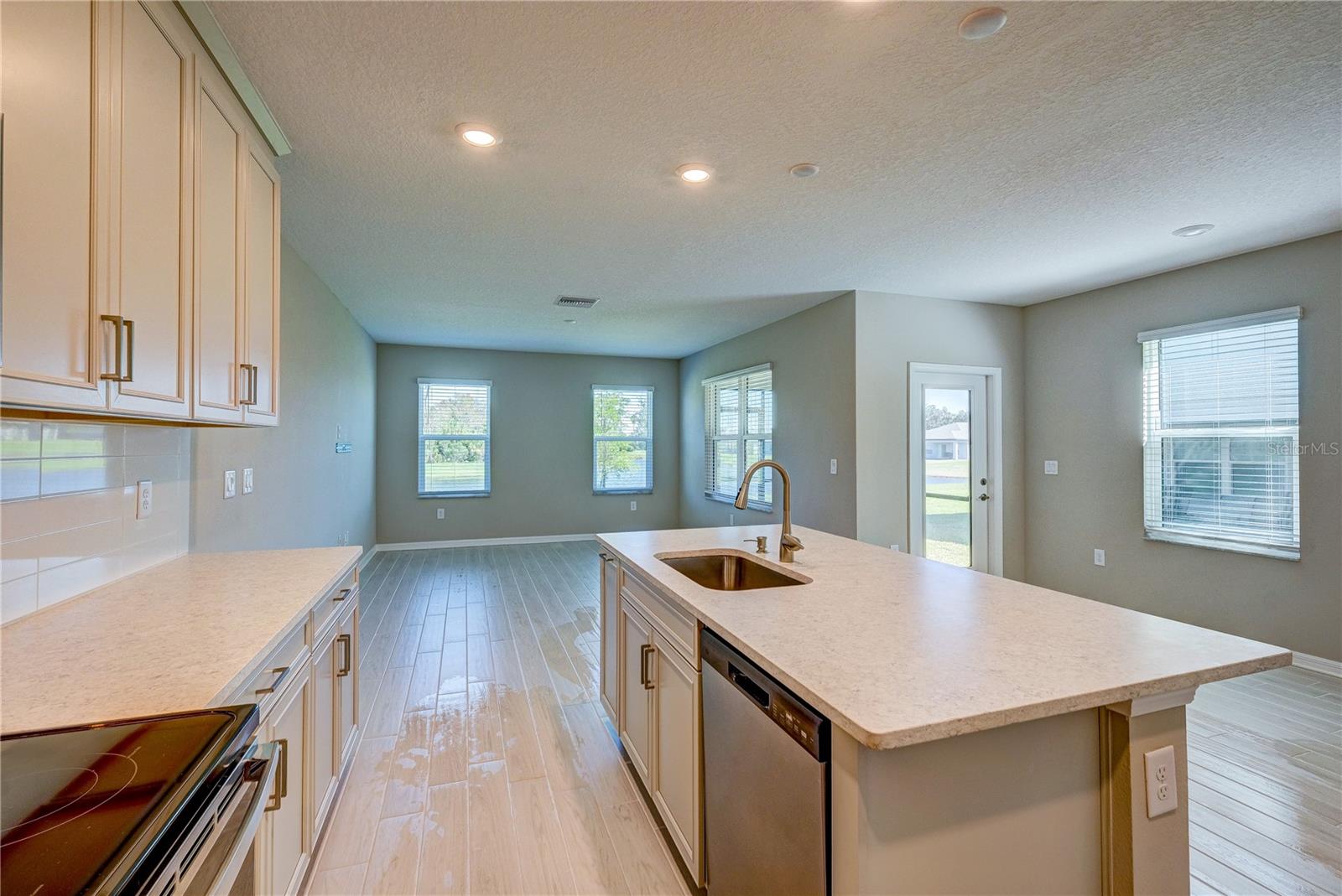 TREVESTA PH IIIC & IIID - Residential Lease