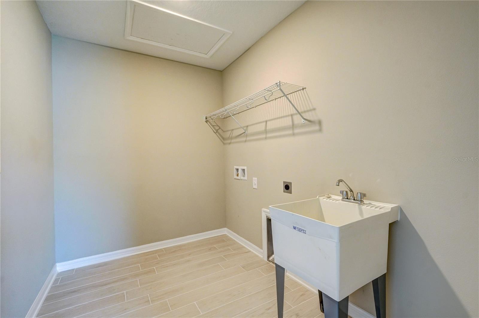 TREVESTA PH IIIC & IIID - Residential Lease