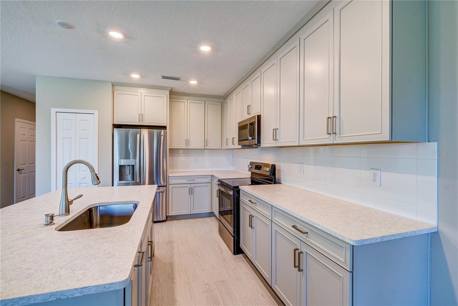 TREVESTA PH IIIC & IIID - Residential Lease