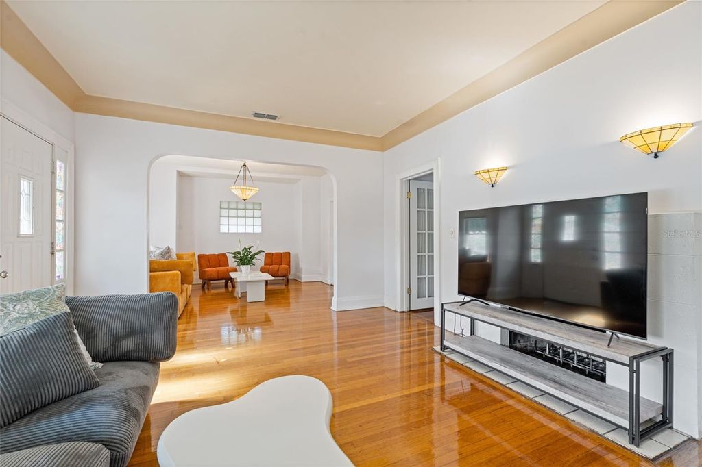 Photo of 727 23rd Avenue N, St Petersburg, FL 33704 (MLS # TB8448138)