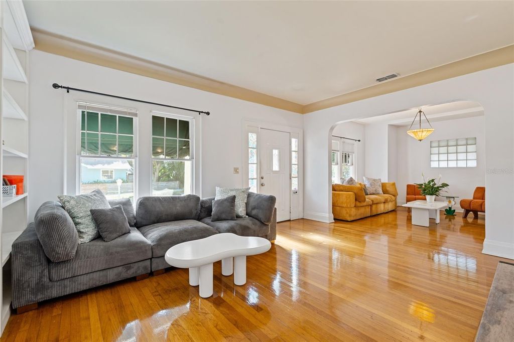 Photo of 727 23rd Avenue N, St Petersburg, FL 33704 (MLS # TB8448138)