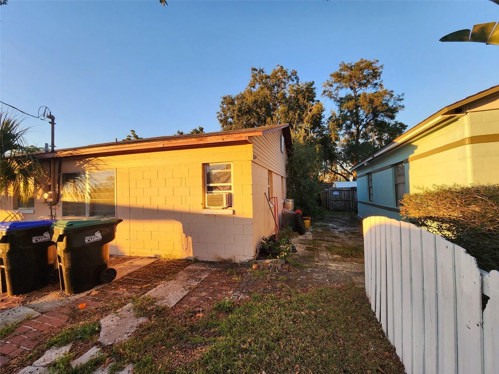 SUNSHINE GARDENS - Residential