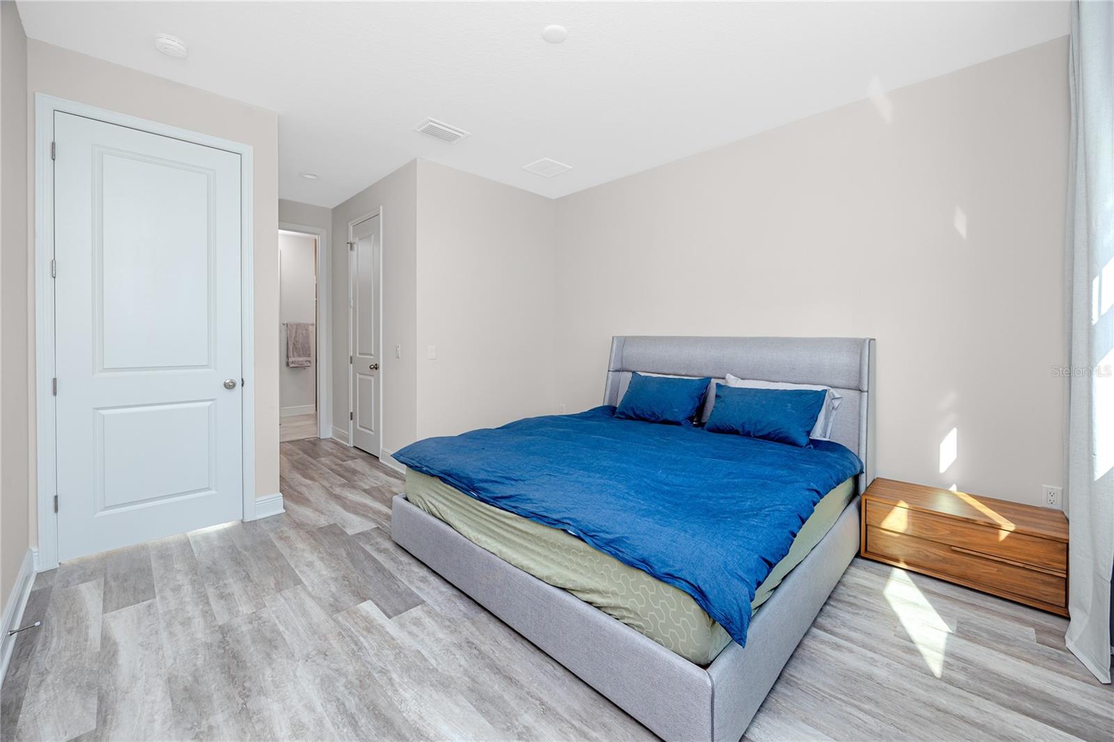 SANTORINI TRACE - Residential Lease