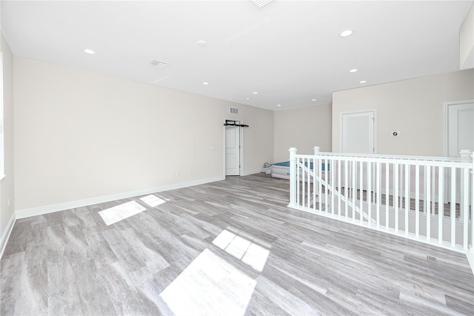 SANTORINI TRACE - Residential Lease