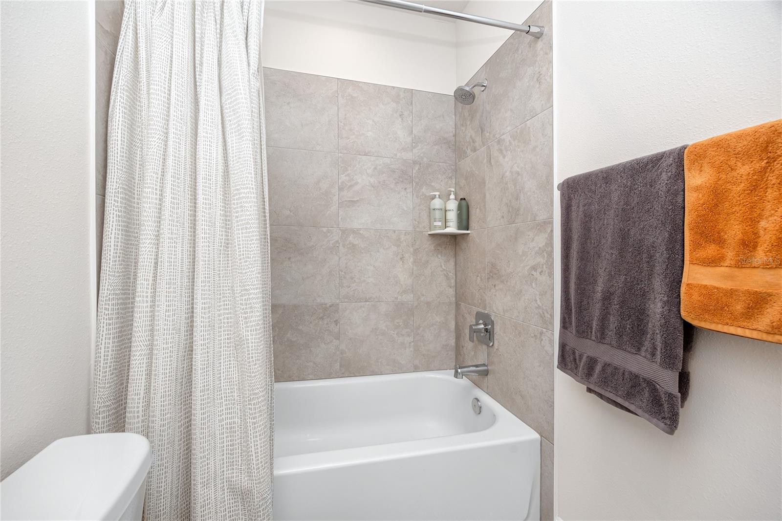 SANTORINI TRACE - Residential Lease