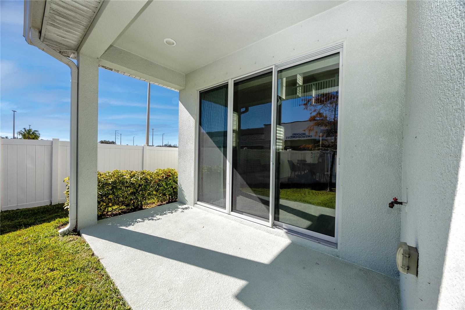 SANTORINI TRACE - Residential Lease