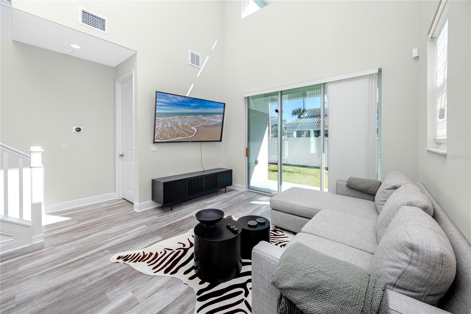 SANTORINI TRACE - Residential Lease