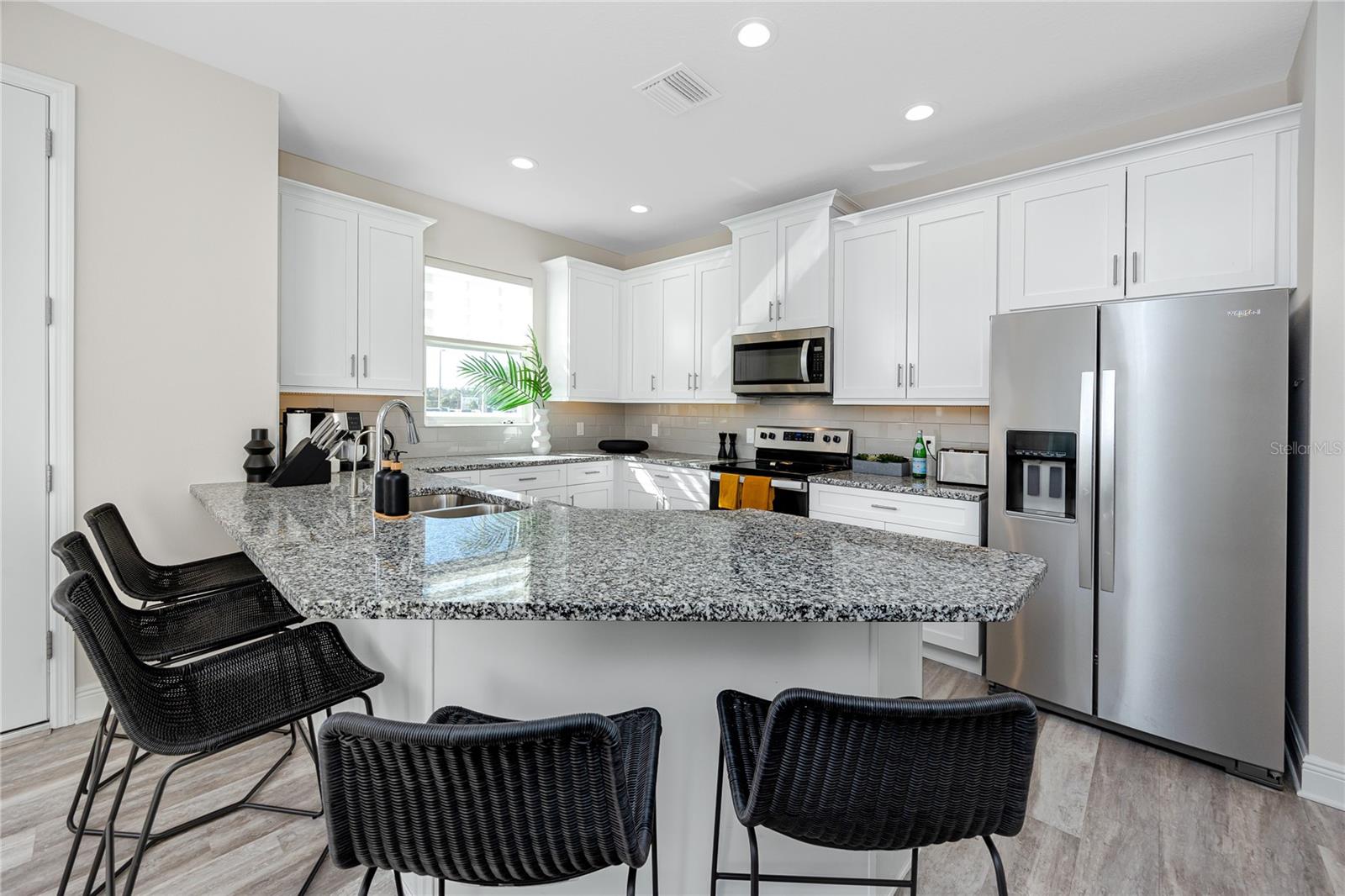 SANTORINI TRACE - Residential Lease