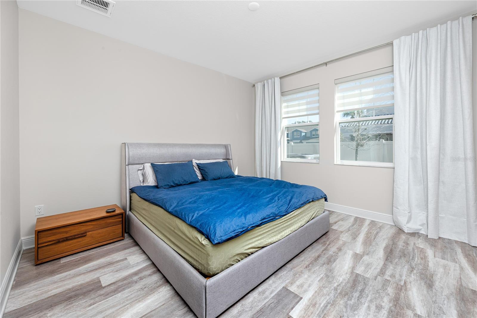 SANTORINI TRACE - Residential Lease