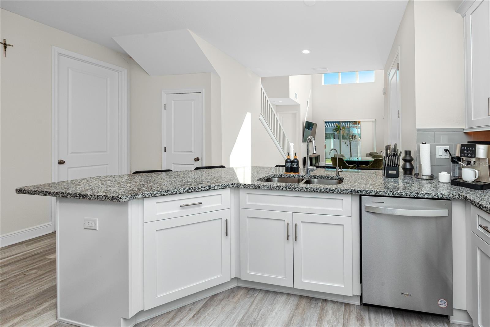 SANTORINI TRACE - Residential Lease