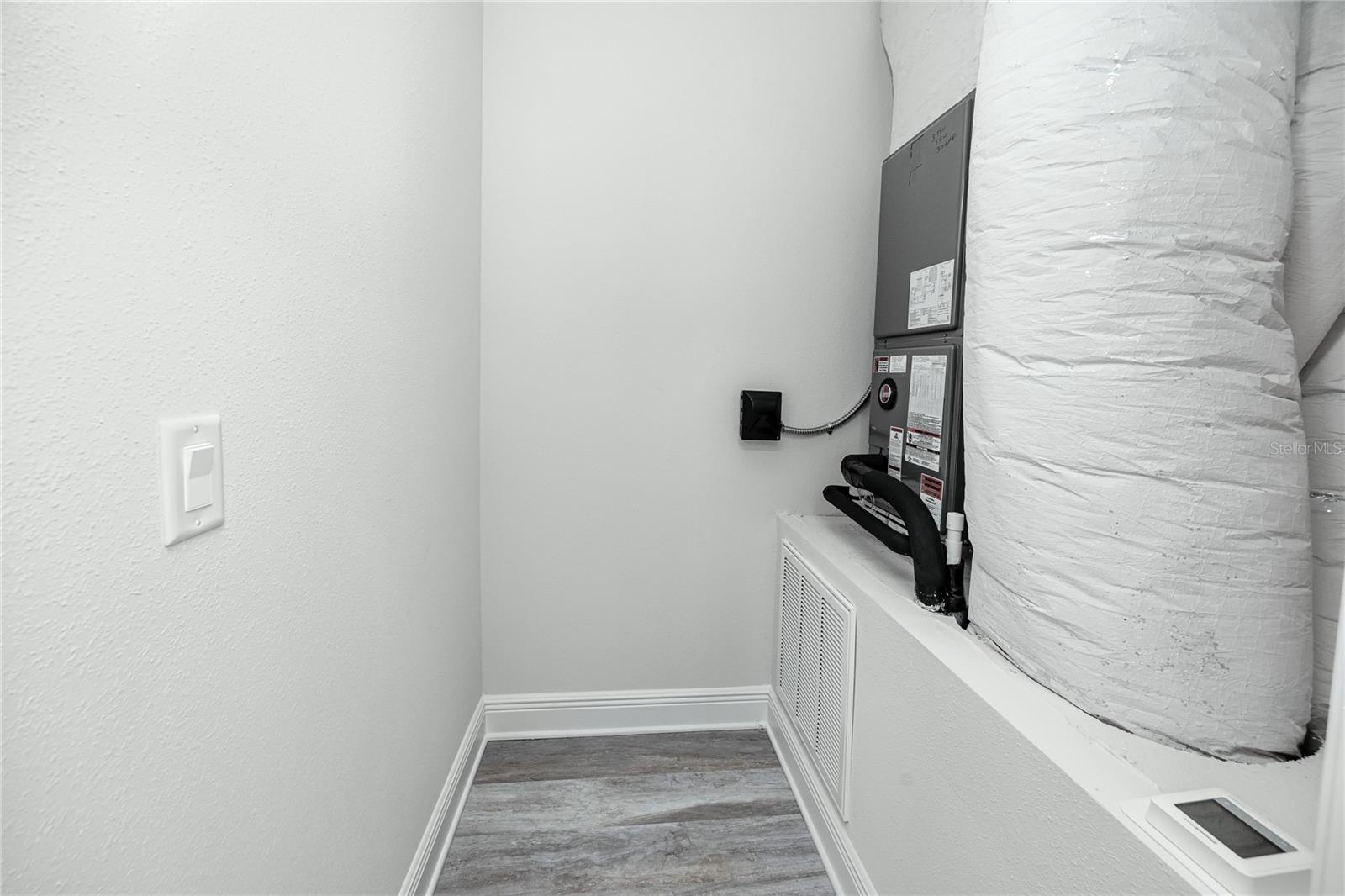 SANTORINI TRACE - Residential Lease