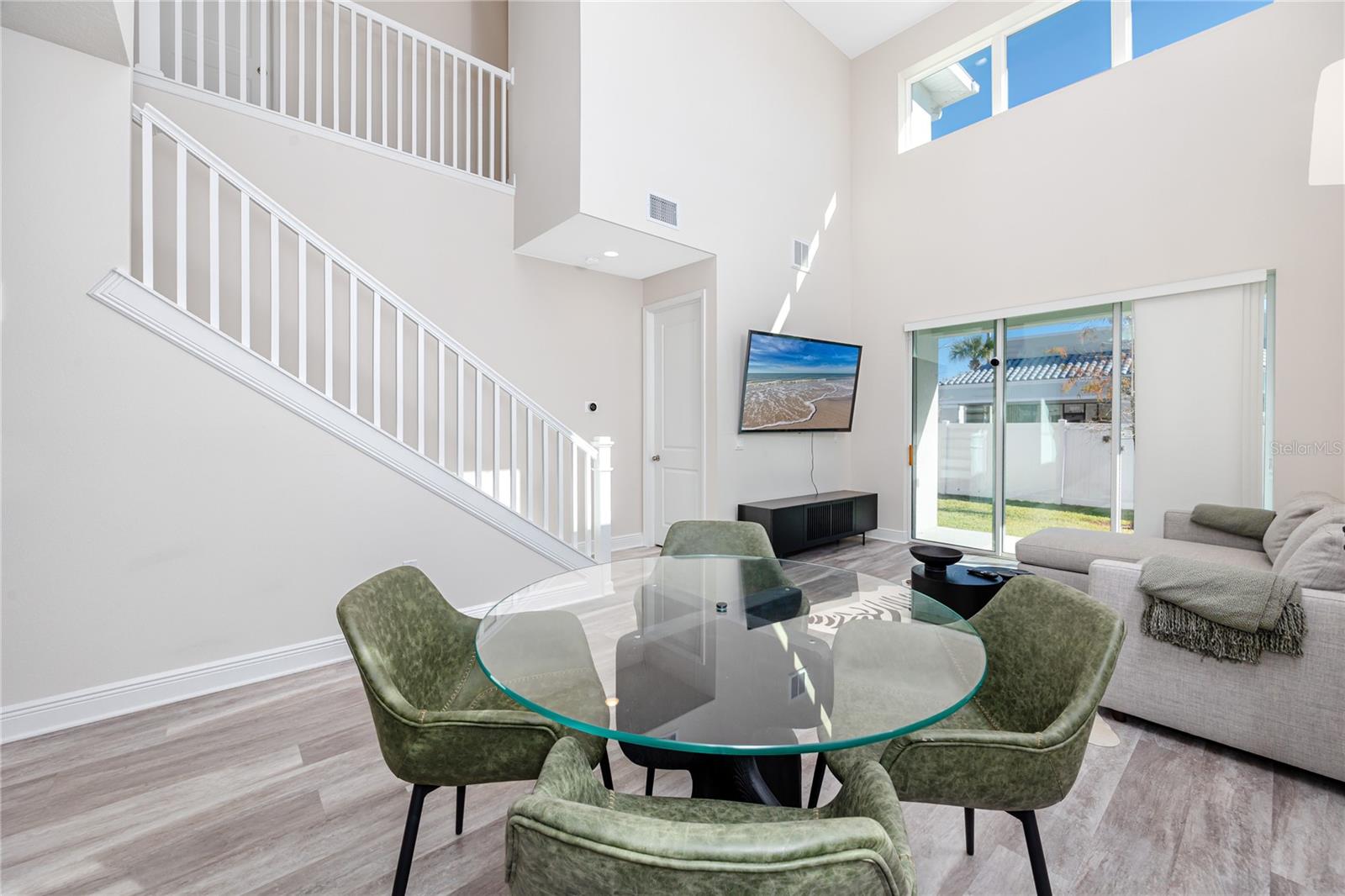 SANTORINI TRACE - Residential Lease