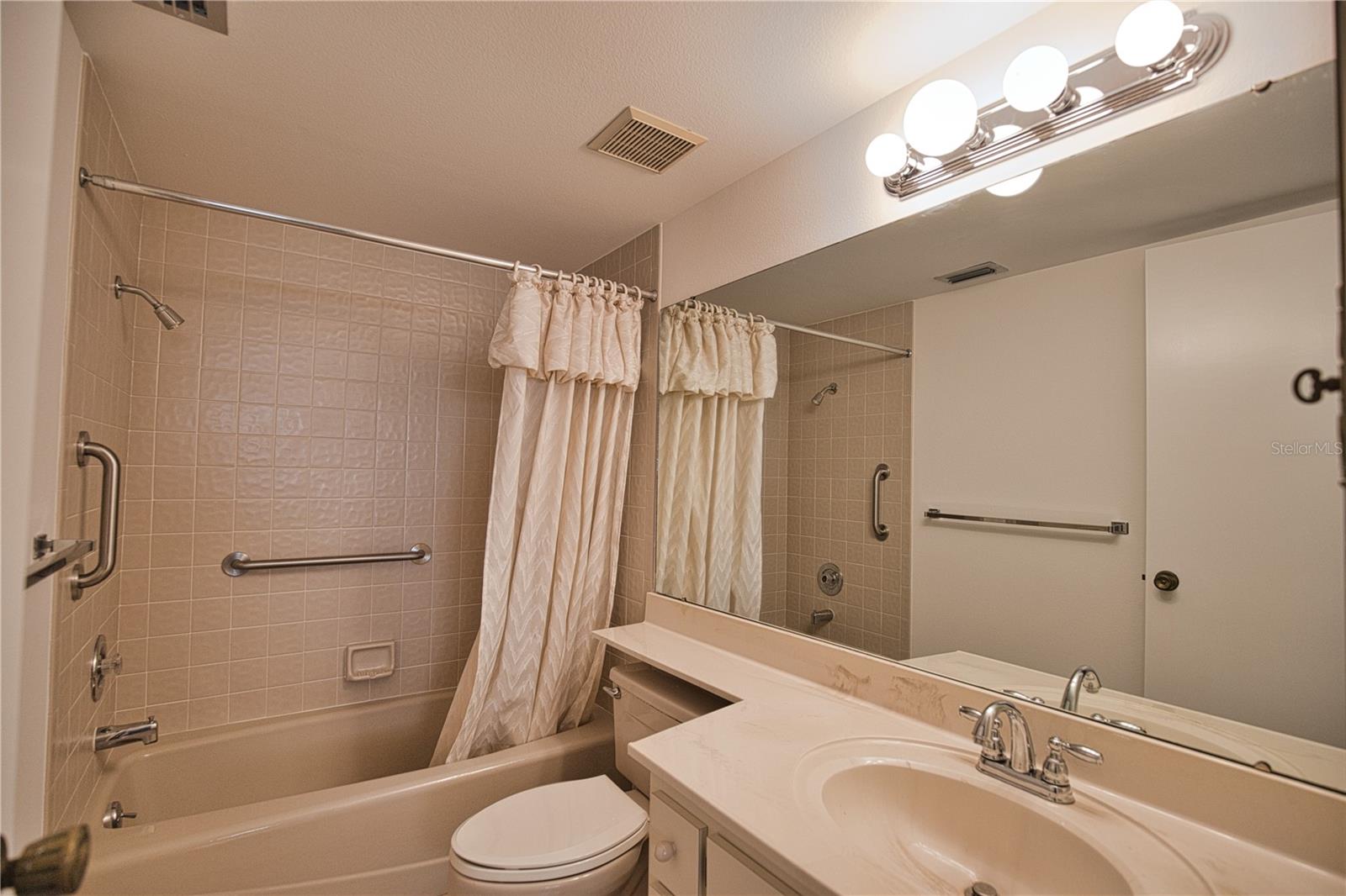 CAPRI WEST - Residential Lease