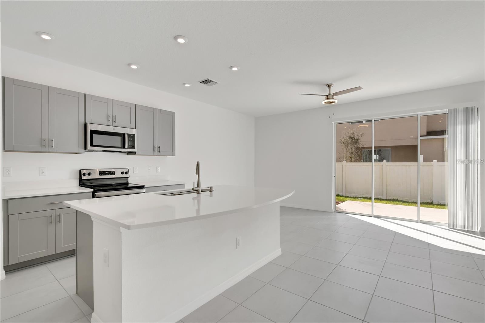 ARTISAN LAKES PRCL J PH I & II - Residential Lease