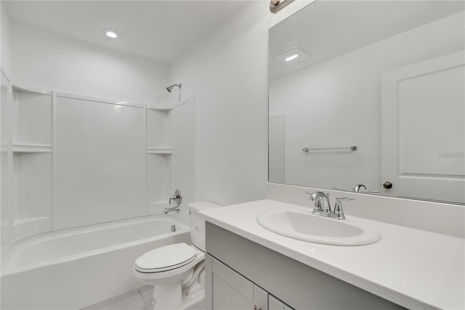 ARTISAN LAKES PRCL J PH I & II - Residential Lease