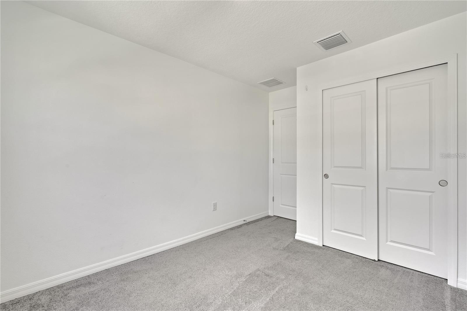 ARTISAN LAKES PRCL J PH I & II - Residential Lease