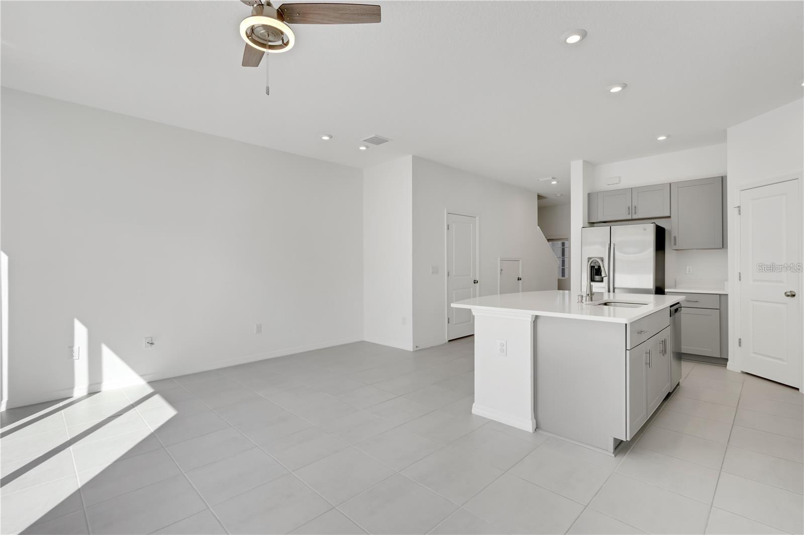 ARTISAN LAKES PRCL J PH I & II - Residential Lease