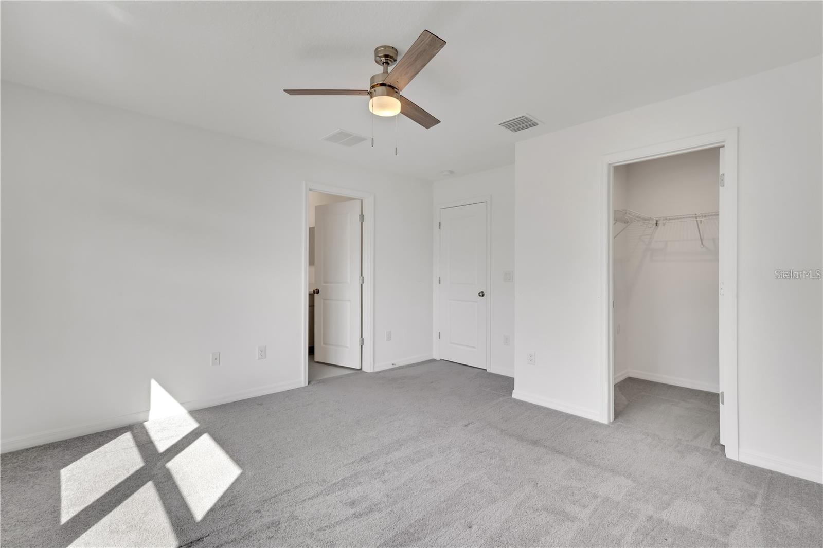 ARTISAN LAKES PRCL J PH I & II - Residential Lease