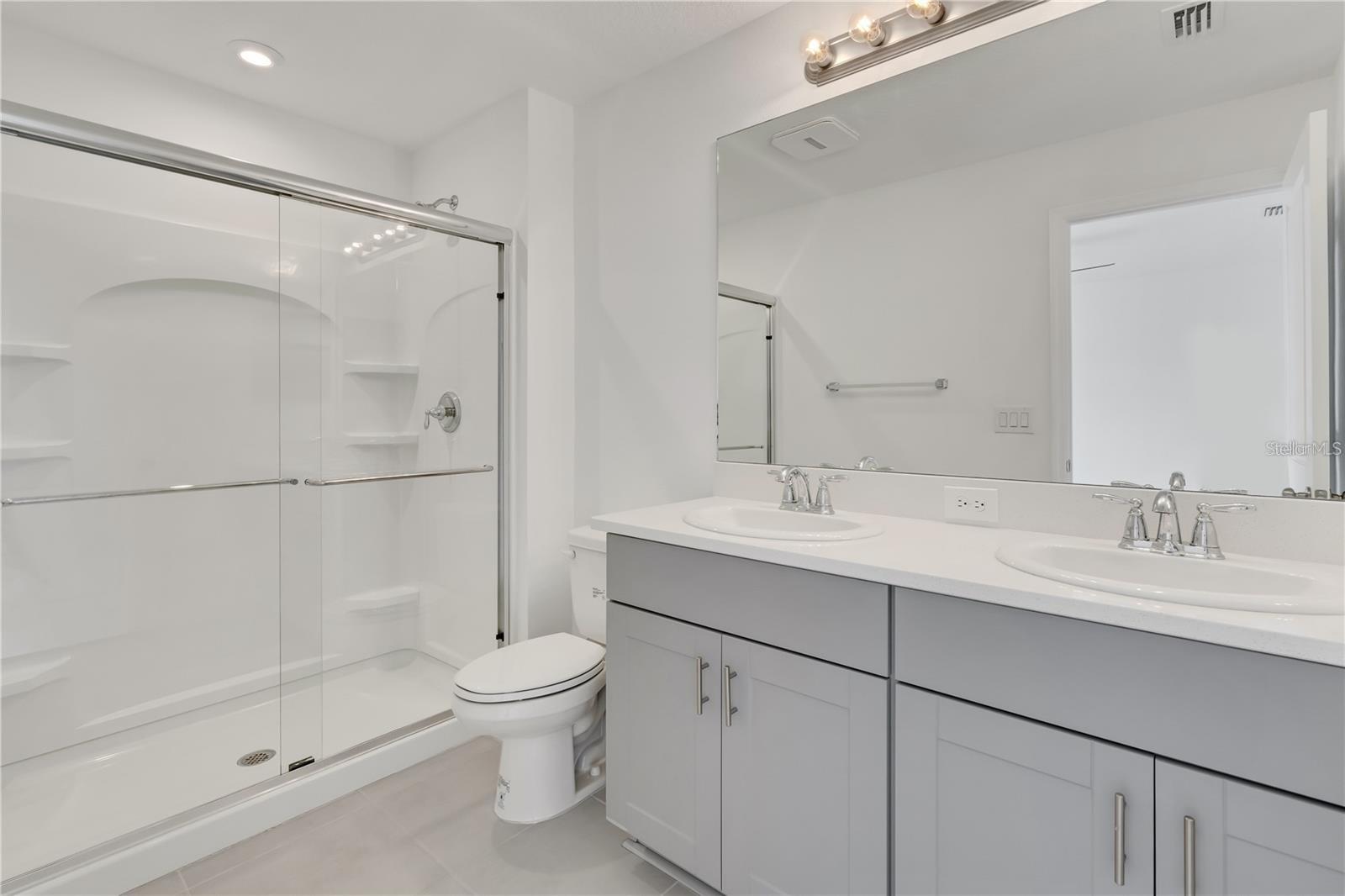 ARTISAN LAKES PRCL J PH I & II - Residential Lease