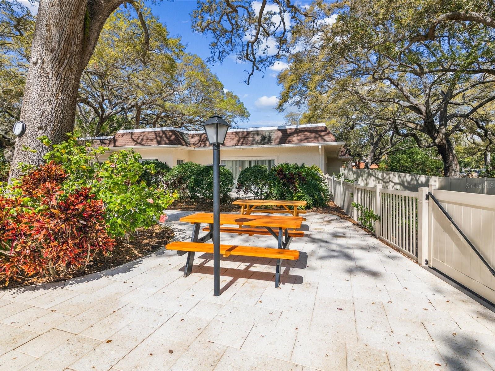 PATRICIAN OAKS - Residential