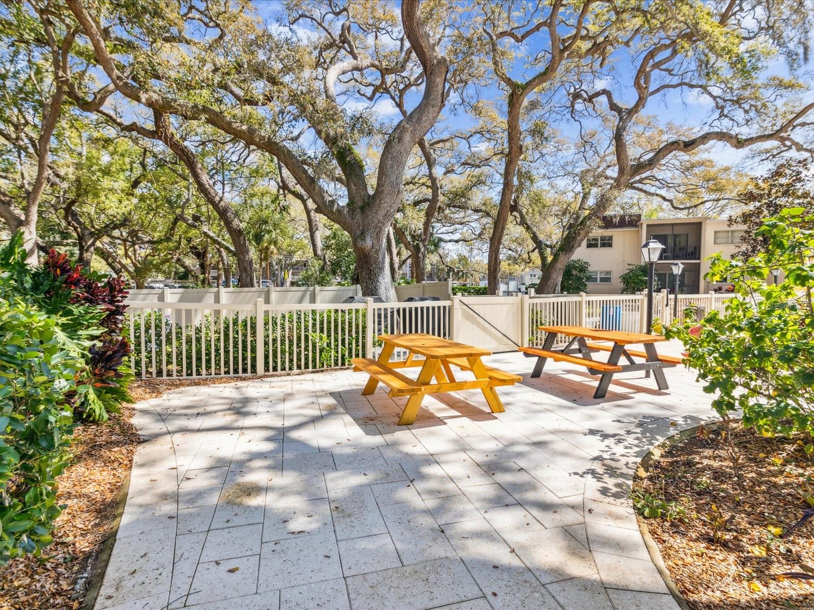 PATRICIAN OAKS - Residential