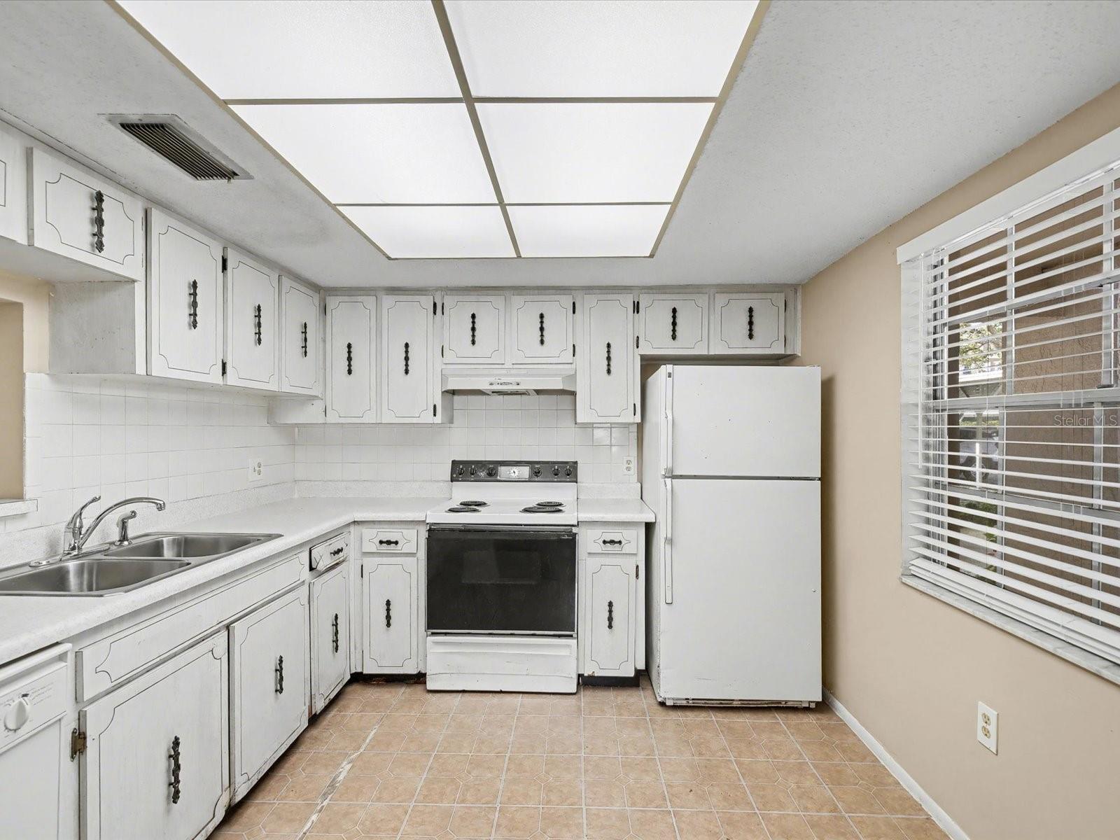 PATRICIAN OAKS - Residential