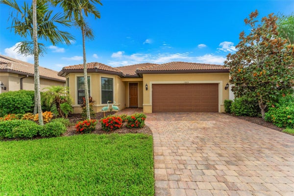 13825 KARINA ST, VENICE, FL 34293 - Image 8e10751bcc2b72a3485bc84ed7ba1be4/944857302