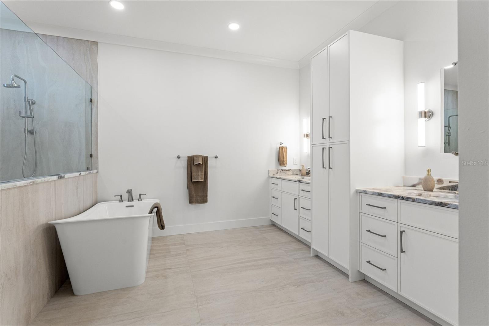 DAVIS ISLANDS PB10 PG52 TO 57 - Residential Lease