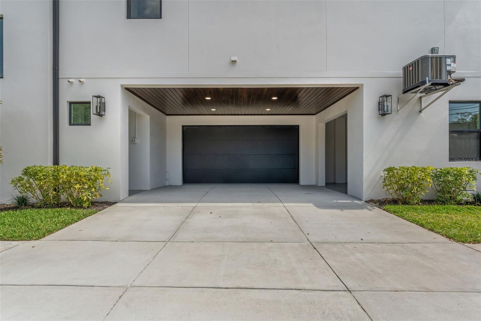 500 E DAVIS BOULEVARD