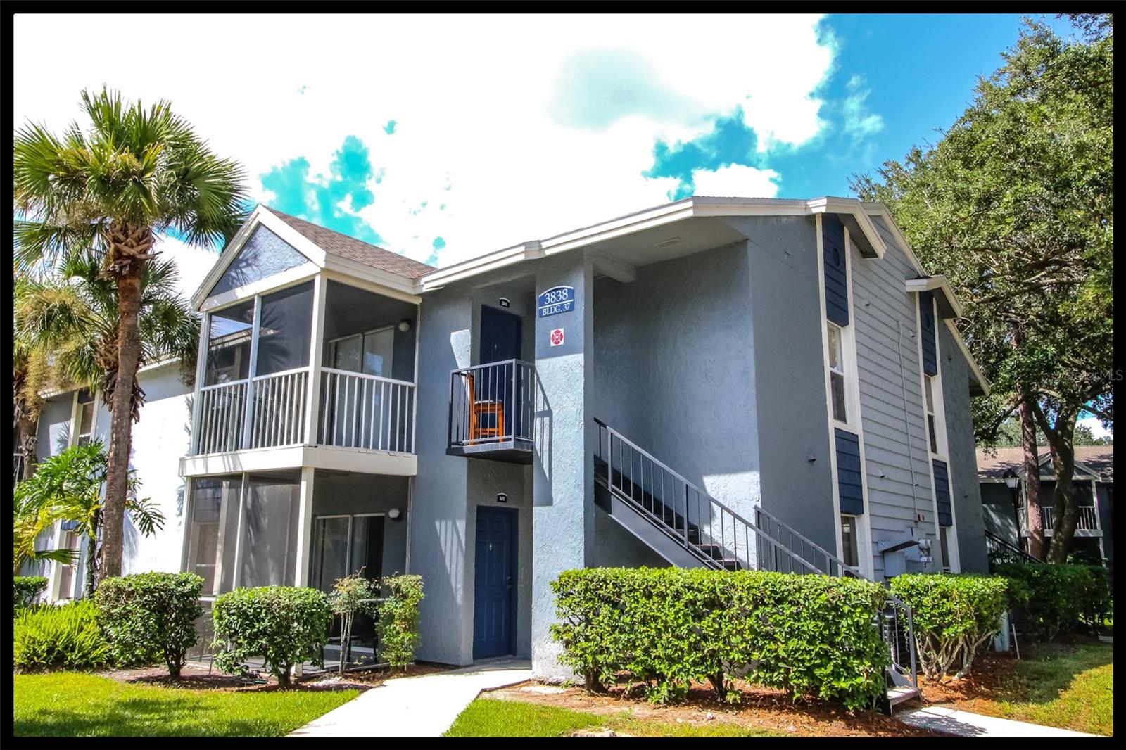 This beautiful apartment features 2 bedrooms and 2 bathrooms with a thoughtfully designed layout. The kitchen offers elegant cabinets, a granite countertop, modern appliances, and tile flooring that flows seamlessly into the living and dining areas, as well as both bathrooms. The bedrooms are finished with warm laminated floors, creating a cozy atmosphere.
The bathrooms have been remodeled, showcasing a stylish shower, cabinets with granite countertops, and, in the main bathroom, brand-new tile shower walls.
It is a beautiful apartment for you to call home.
