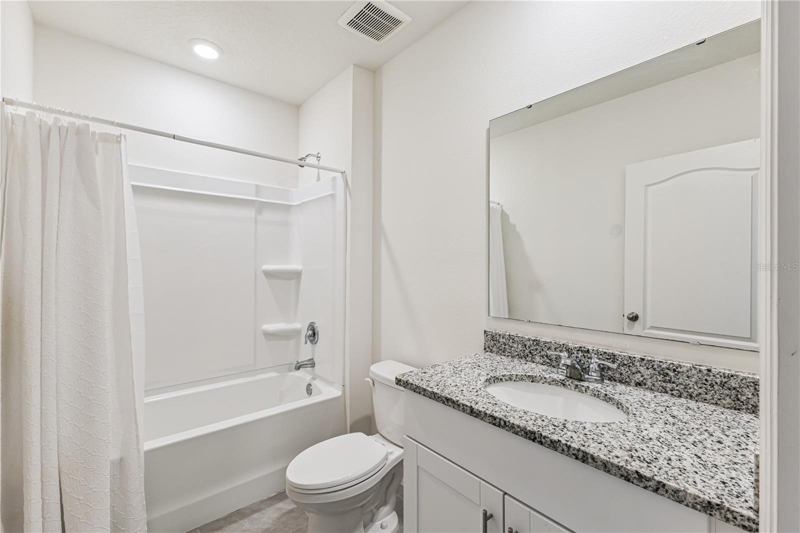 VICTORIA OAKS PH D - Residential