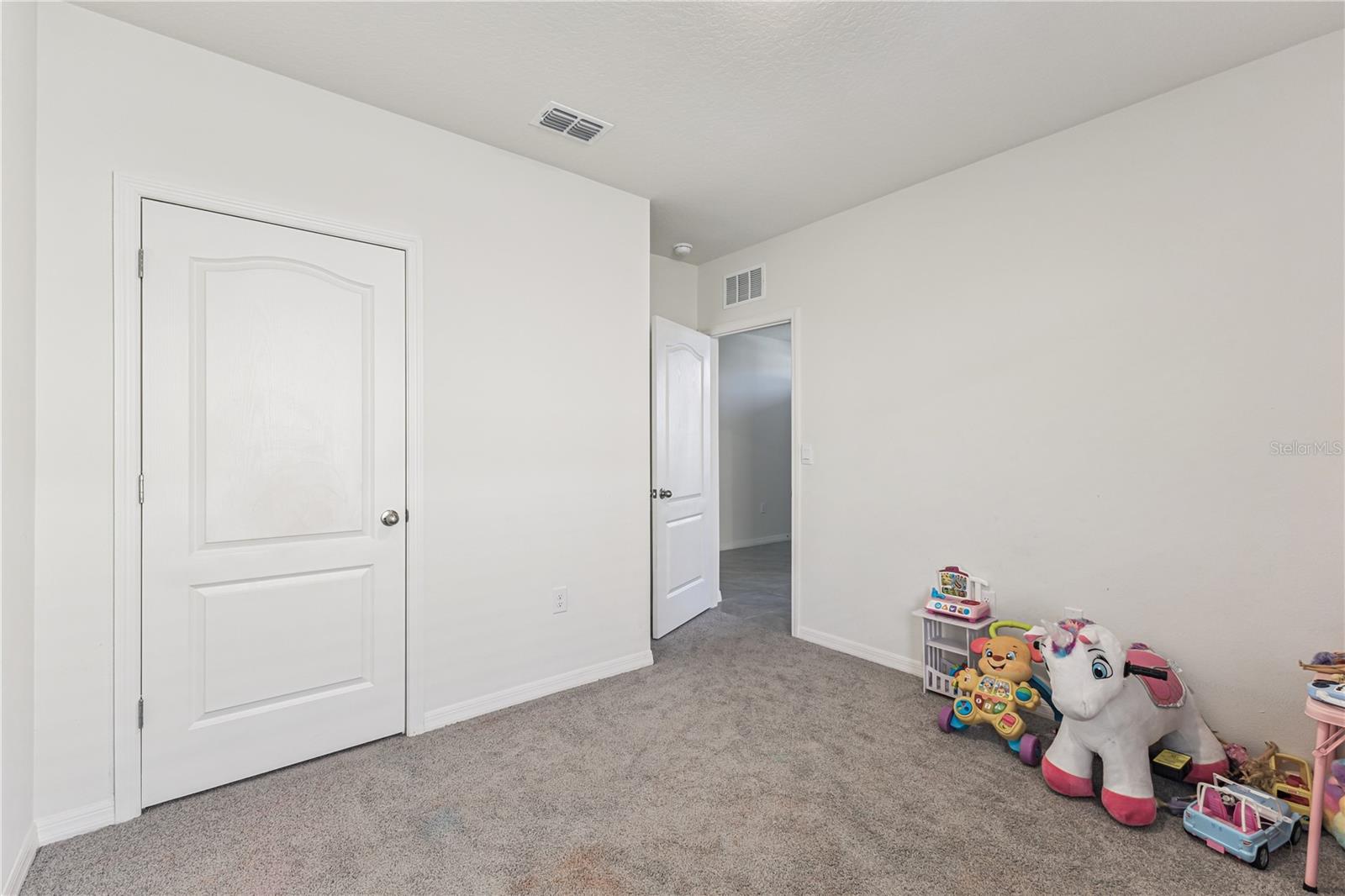 VICTORIA OAKS PH D - Residential