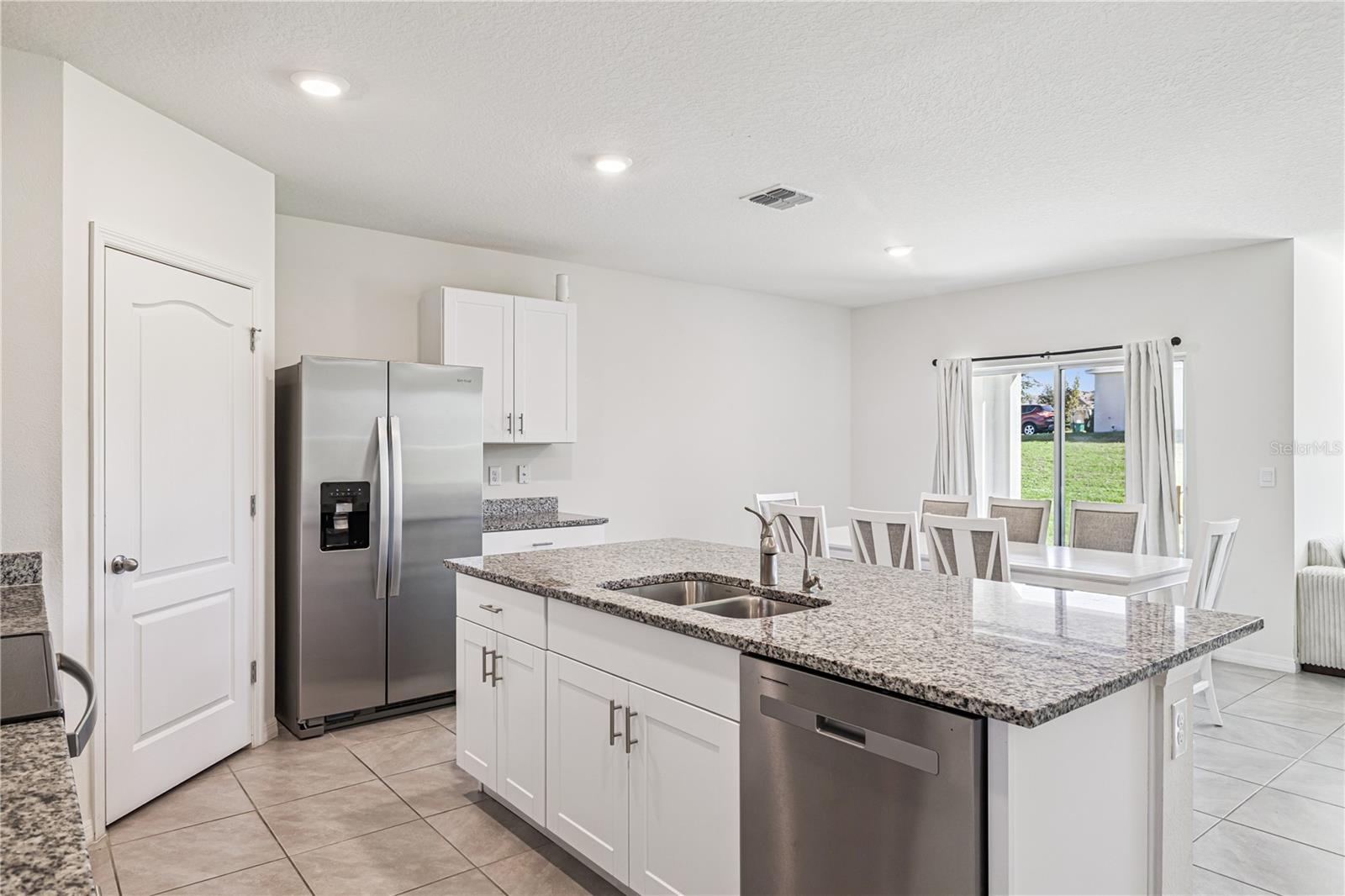 VICTORIA OAKS PH D - Residential