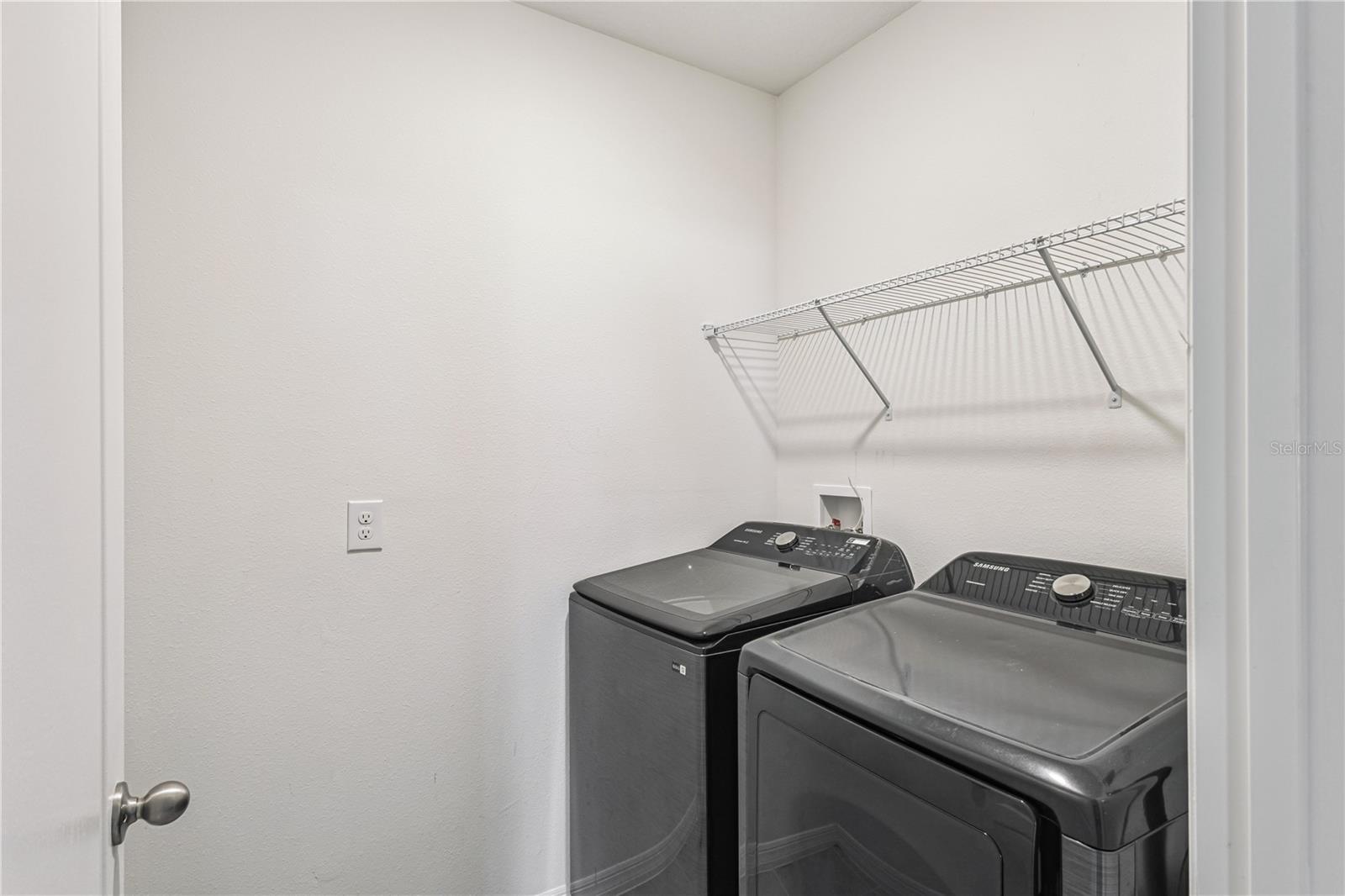 VICTORIA OAKS PH D - Residential