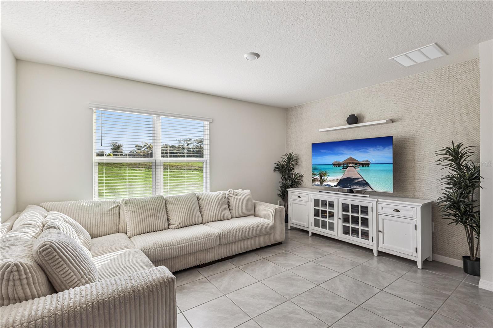 VICTORIA OAKS PH D - Residential