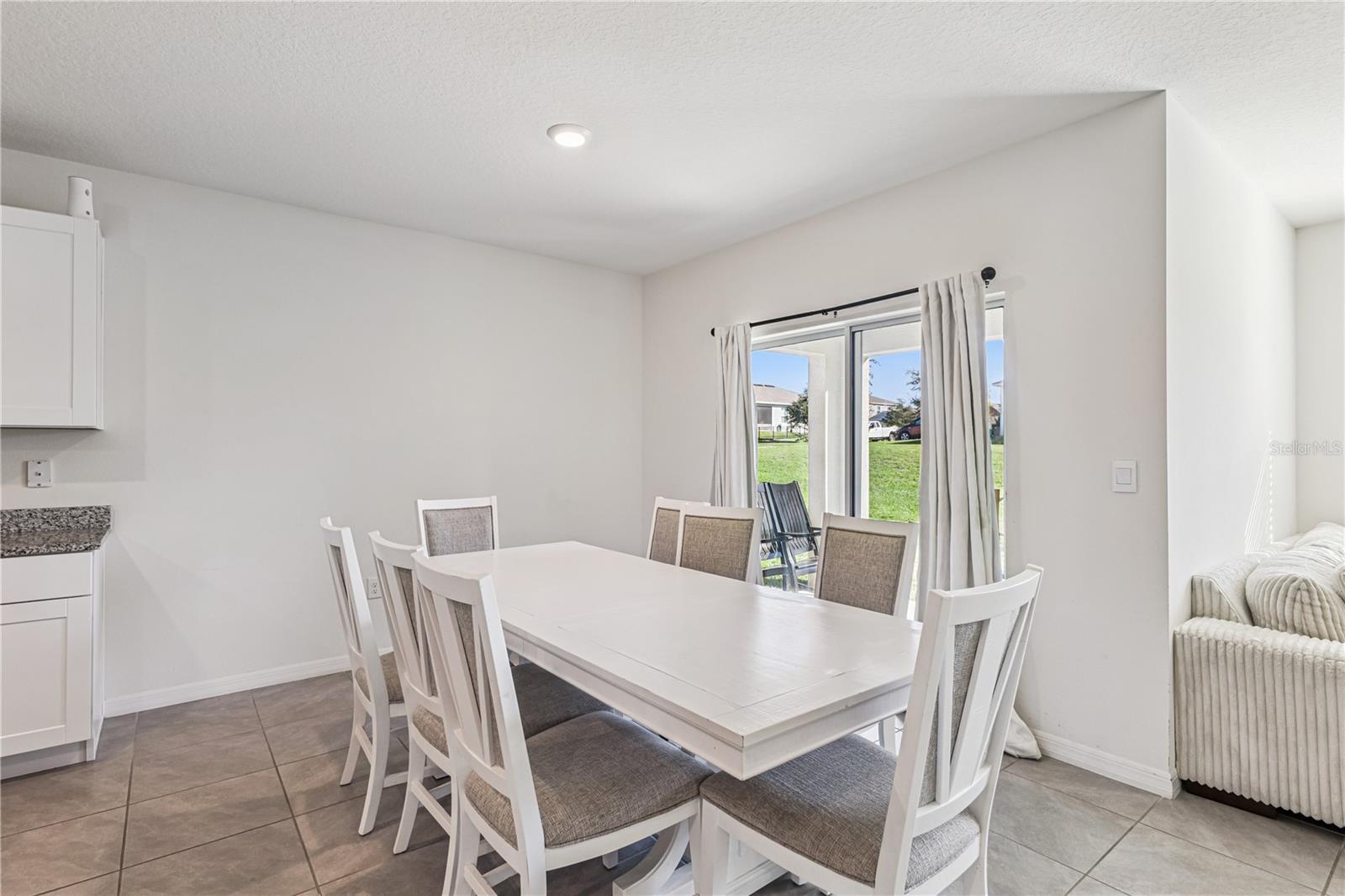 VICTORIA OAKS PH D - Residential