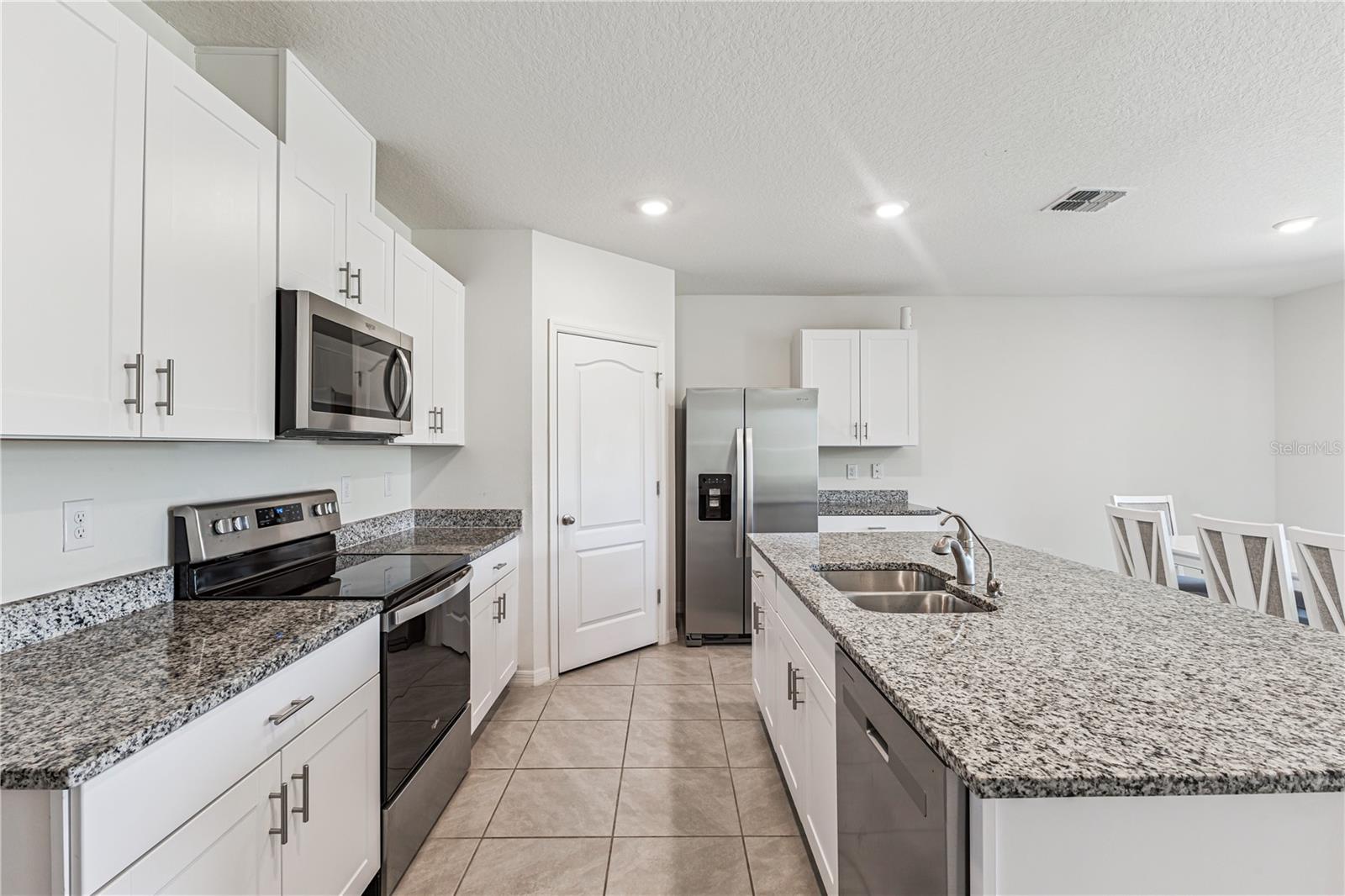 VICTORIA OAKS PH D - Residential