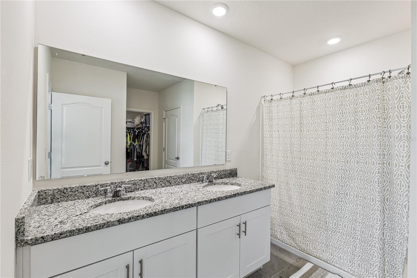 VICTORIA OAKS PH D - Residential