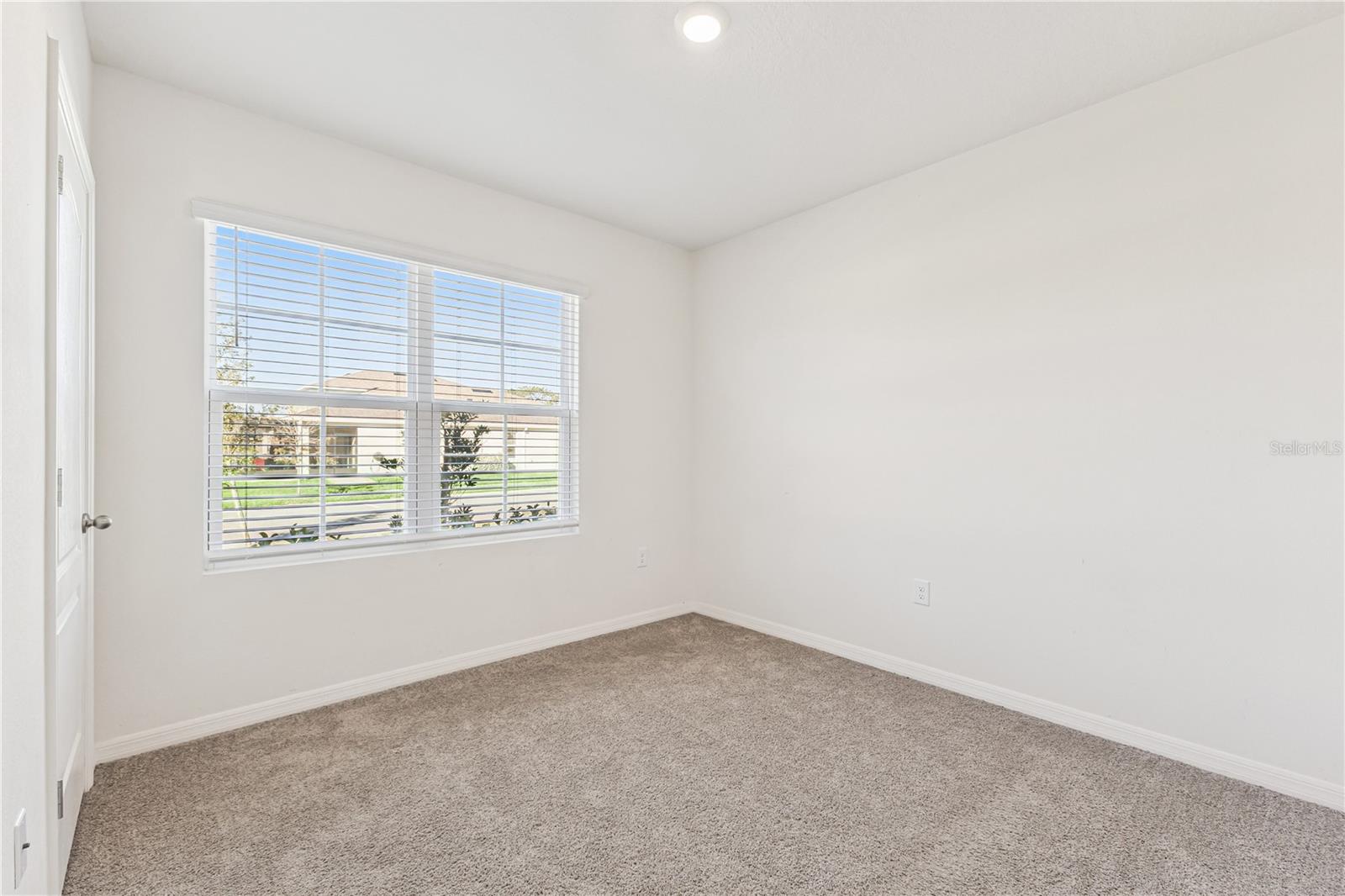 VICTORIA OAKS PH D - Residential