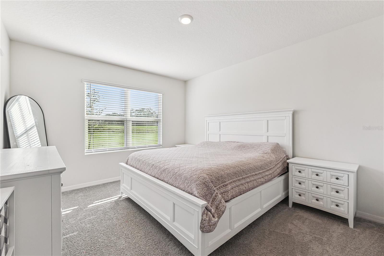 VICTORIA OAKS PH D - Residential