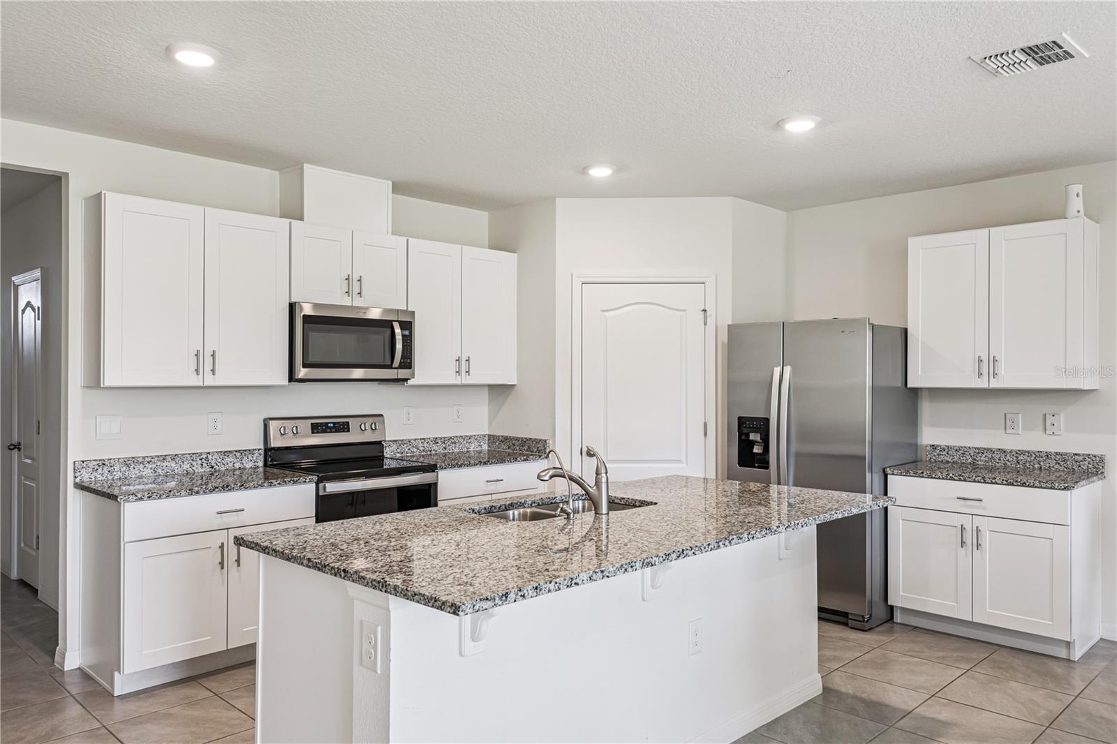 VICTORIA OAKS PH D - Residential