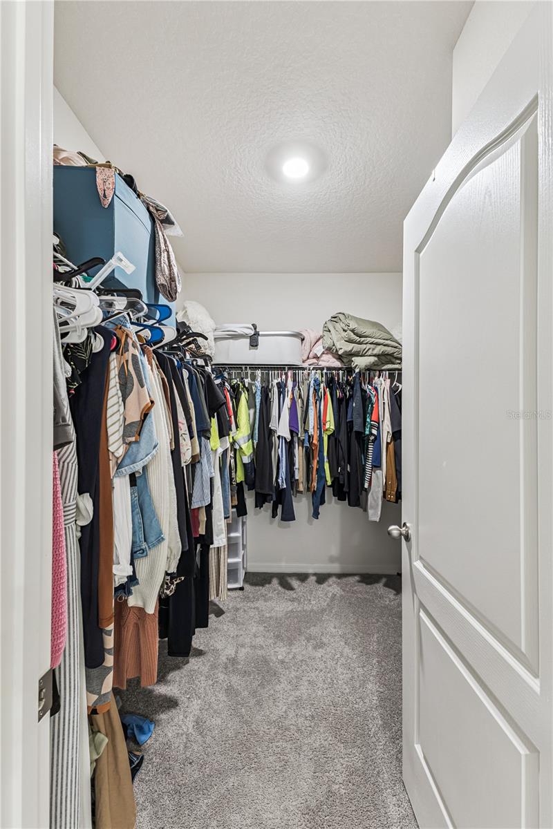 VICTORIA OAKS PH D - Residential