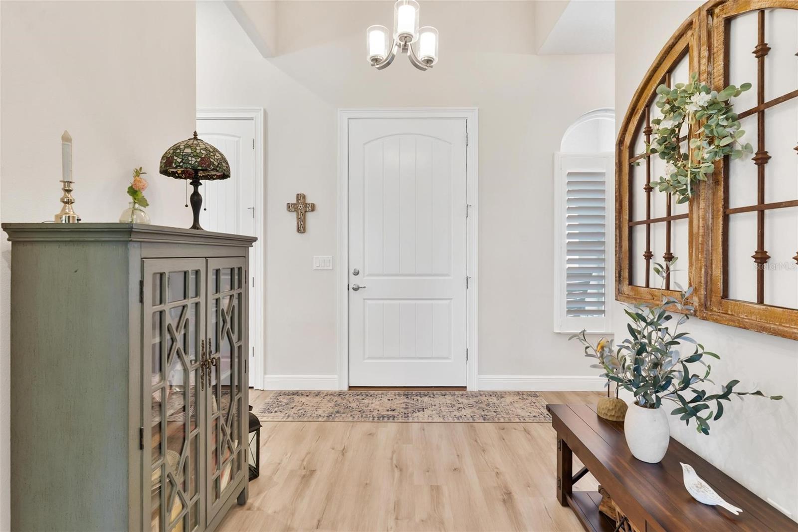 5066 GREENS DRIVE