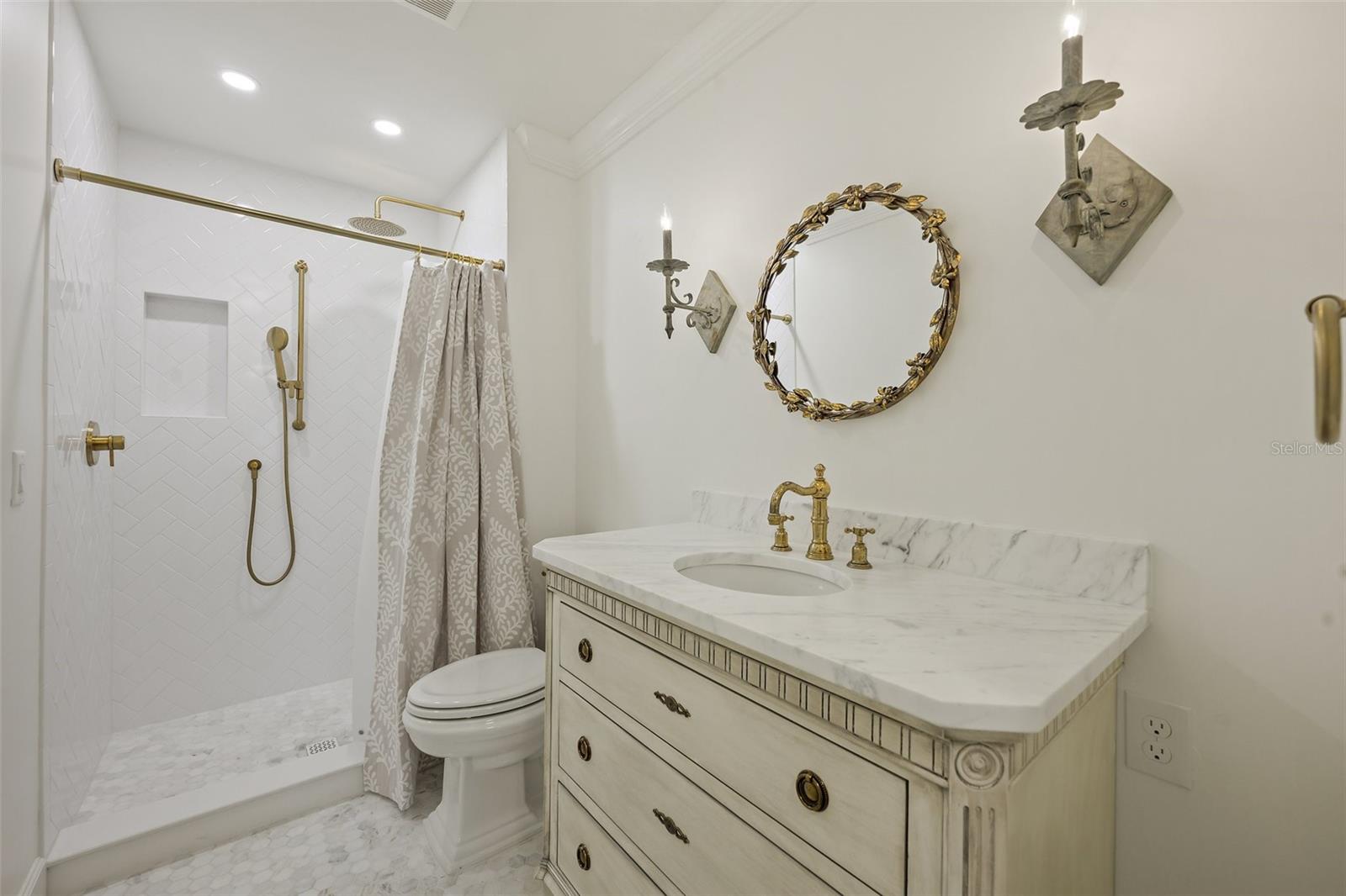 PARK AIRE CONDO - Residential Lease