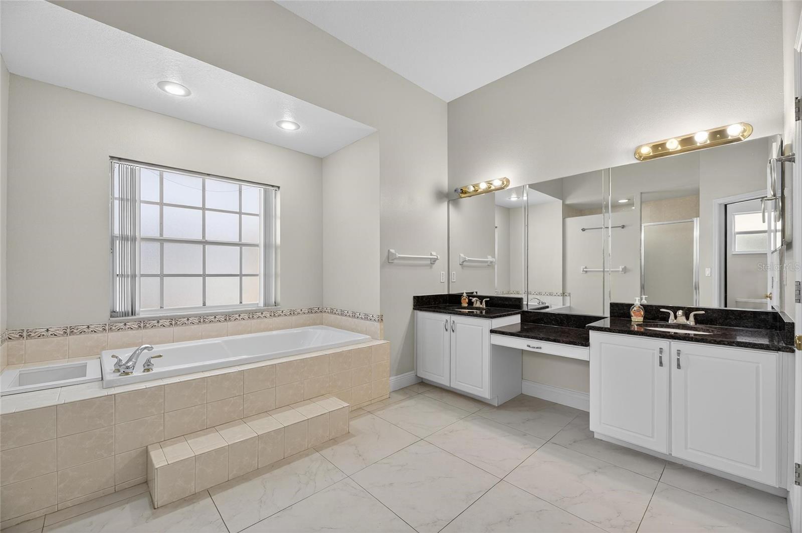 LAKE SHORE ESTATES 1ST ADD - Residential Lease