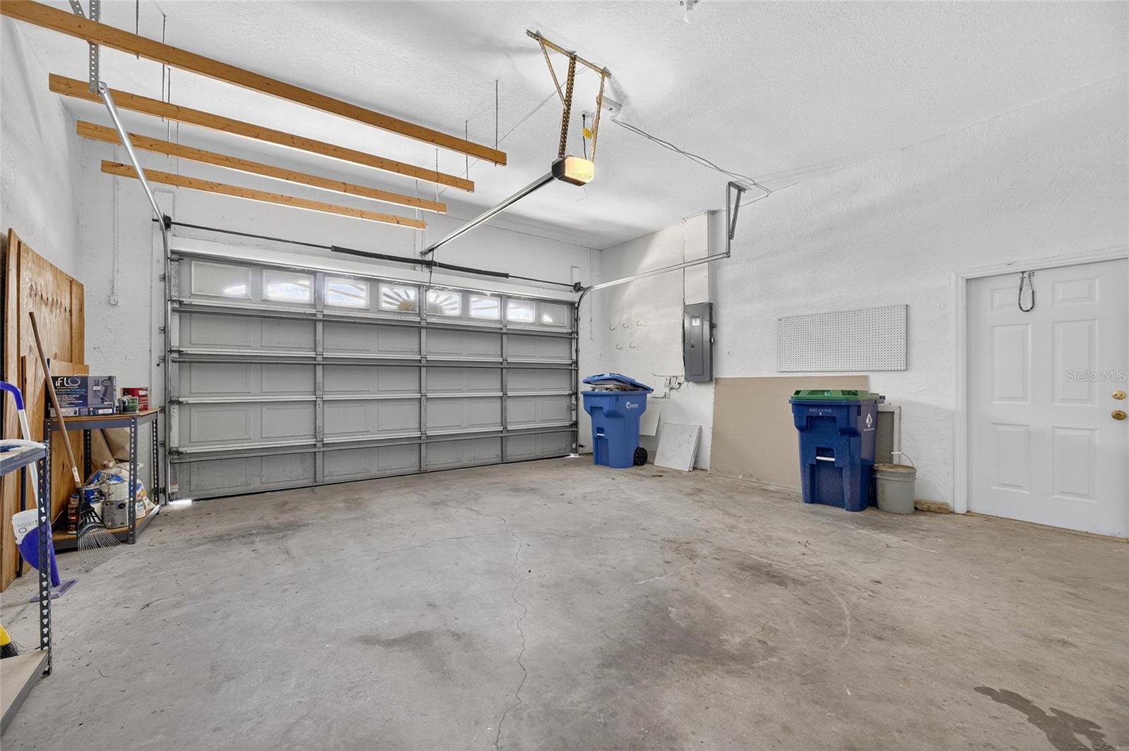 LAKE SHORE ESTATES 1ST ADD - Residential Lease